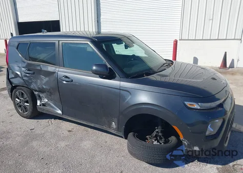 2021 Kia Soul Ex z USA, uszkodzony, nr VIN KNDJ33AU6M7737134